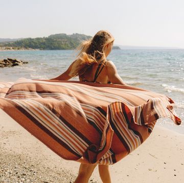 Best Beach Blankets girl on beach
